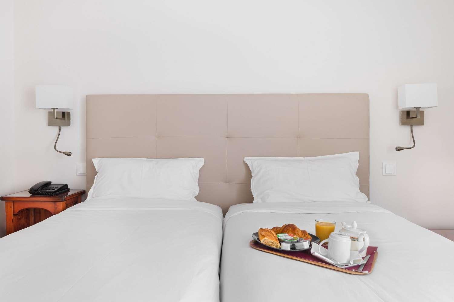 Courcelles Mederic Hotel Paris Bagian luar foto