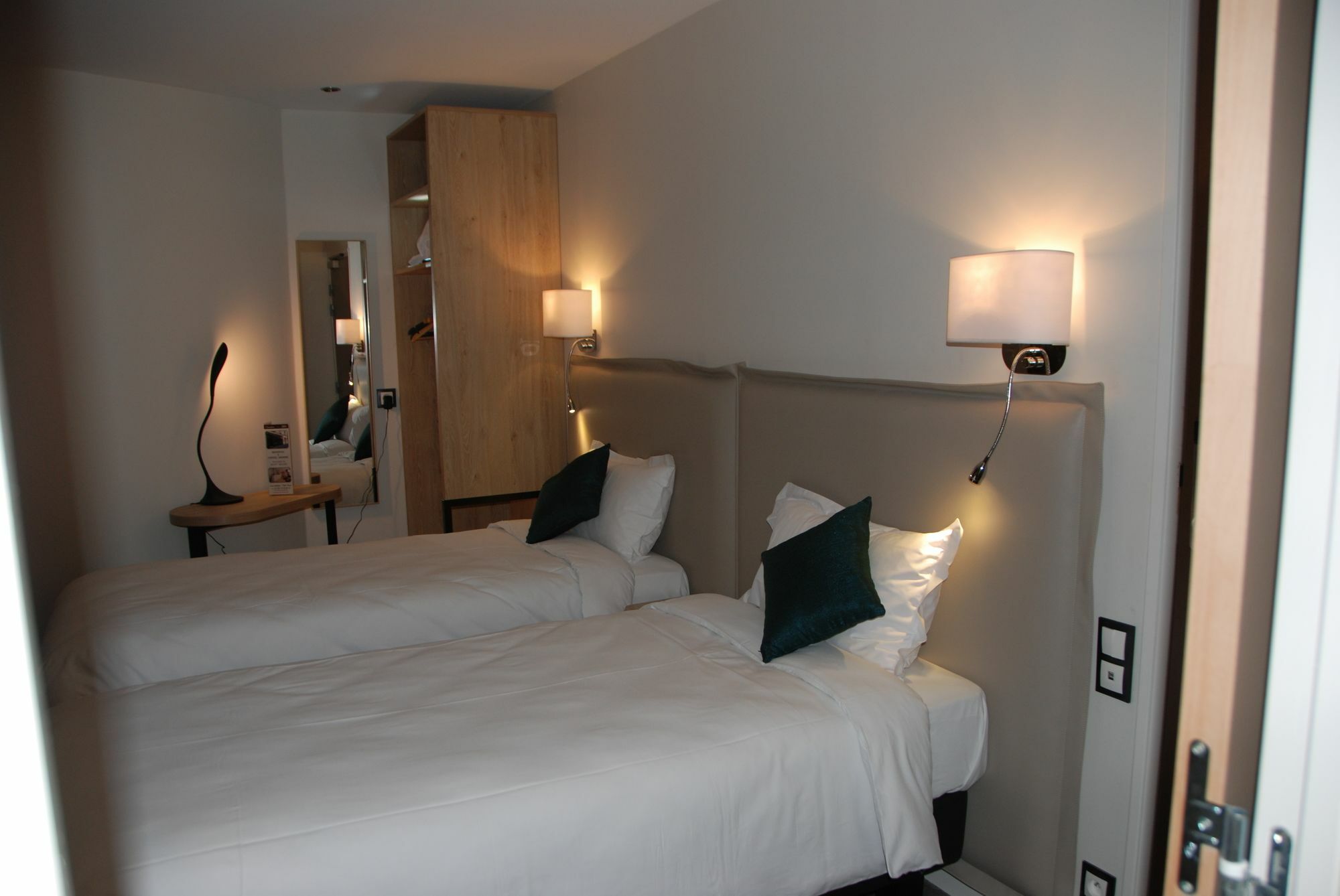 Courcelles Mederic Hotel Paris Bagian luar foto